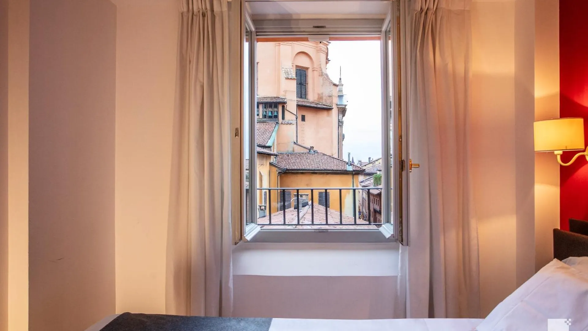 Urbanicooh Asinelli - Balcony On Piazza Maggiore Bologna Italy